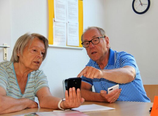 Older couple comparing Medicare plans